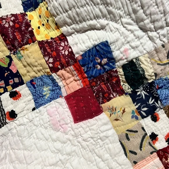 Patchwork Quilt with Multicolor Squares - Picture 3 of 4